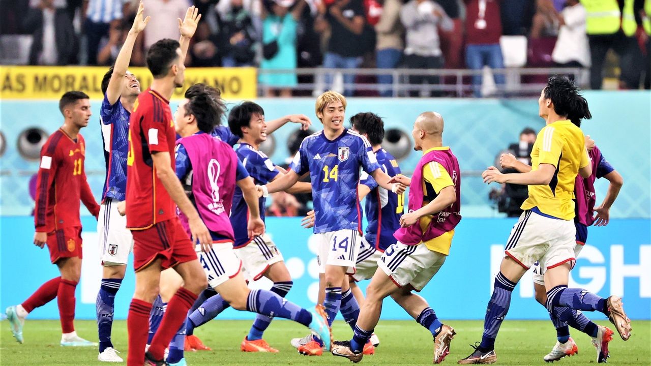 卡拉格：维尔茨本场数据相当亮眼，他的踢法、位置像德布劳内